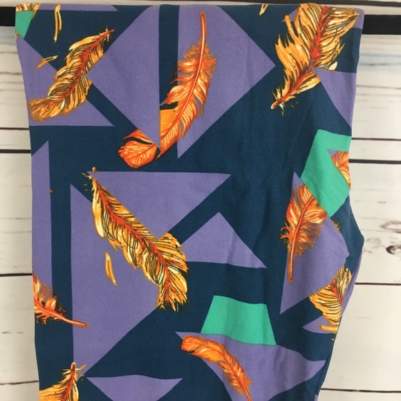 NWT! Lularoe TC Feather Leggings - Picture 2 of 2